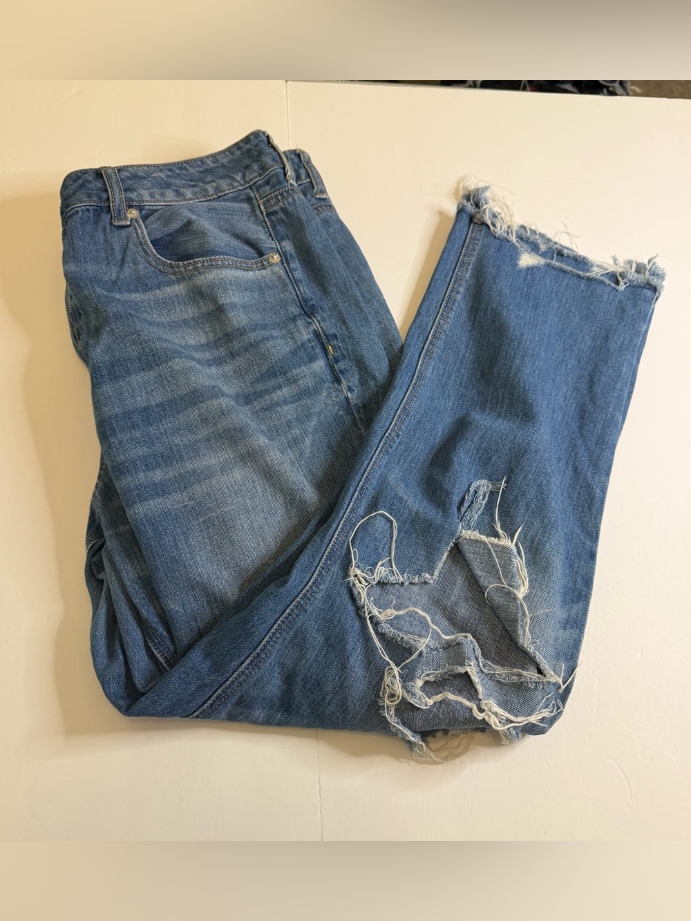 American Eagle Hi-Rise Tomgirl Jeans Women’s 16 Long Distressed Ripped Raw Hem